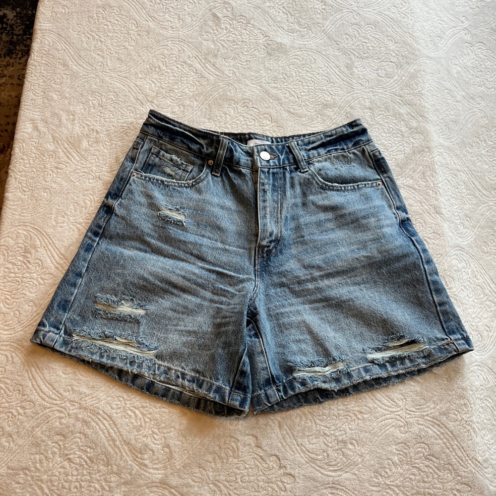 Forever 21 90’s Distressed High-Waist Women’s Denim Shorts - 5”